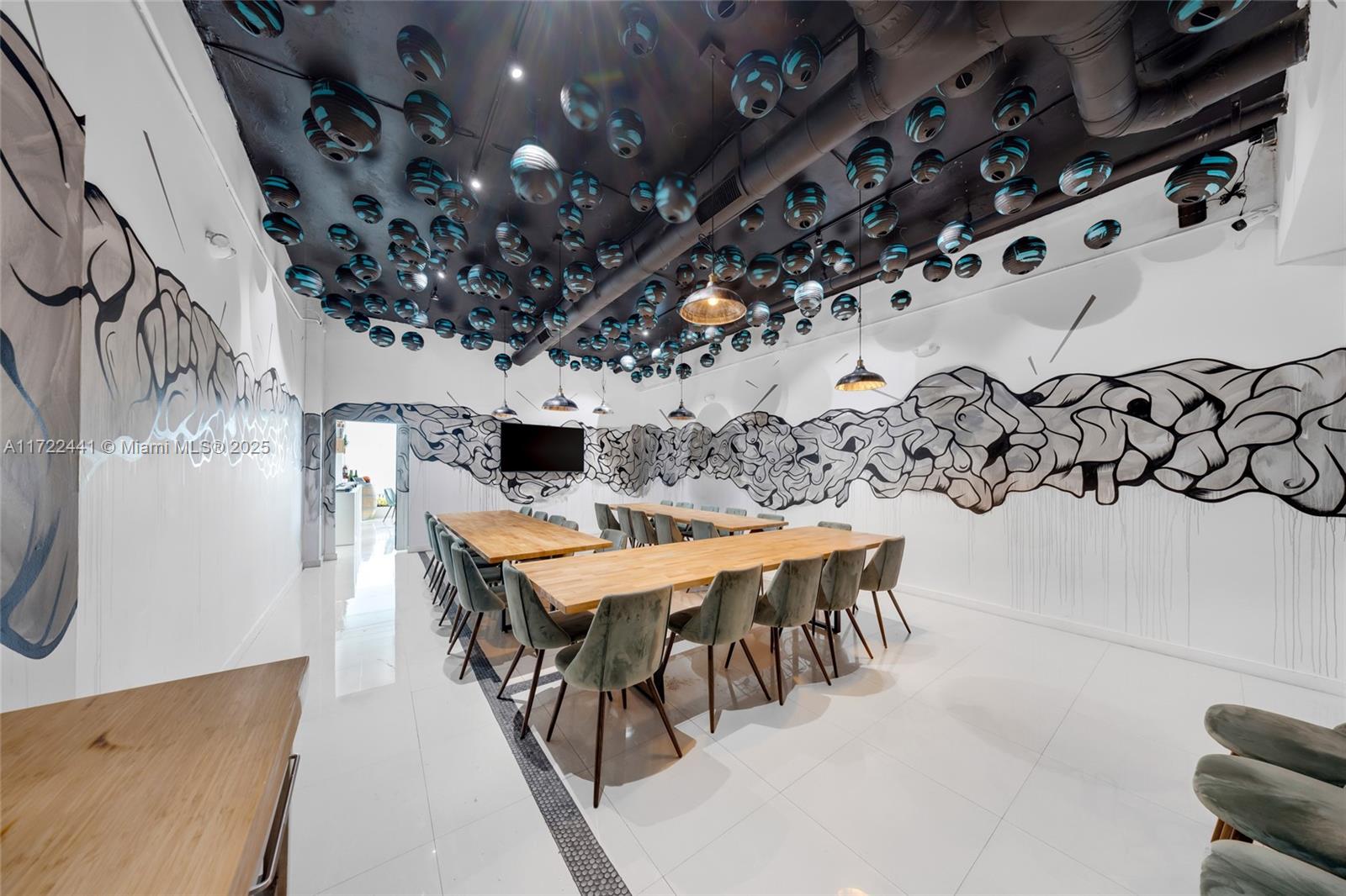 Beautiful free Standing Space